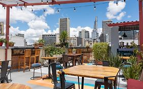 Hostal R10